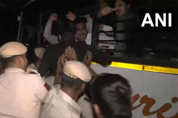 Chief Minister Kejriwal arrested in Delhi!