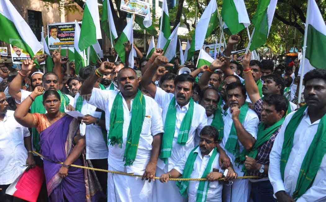 Merchants support delhi farmers