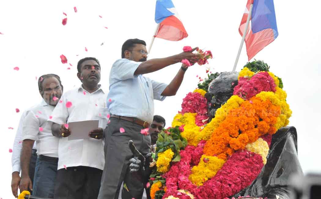 Thirumavalavan who paid homage by wearing garland