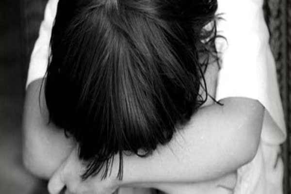 Headmistress expels student who asked for a napkin while menstruating in classroom