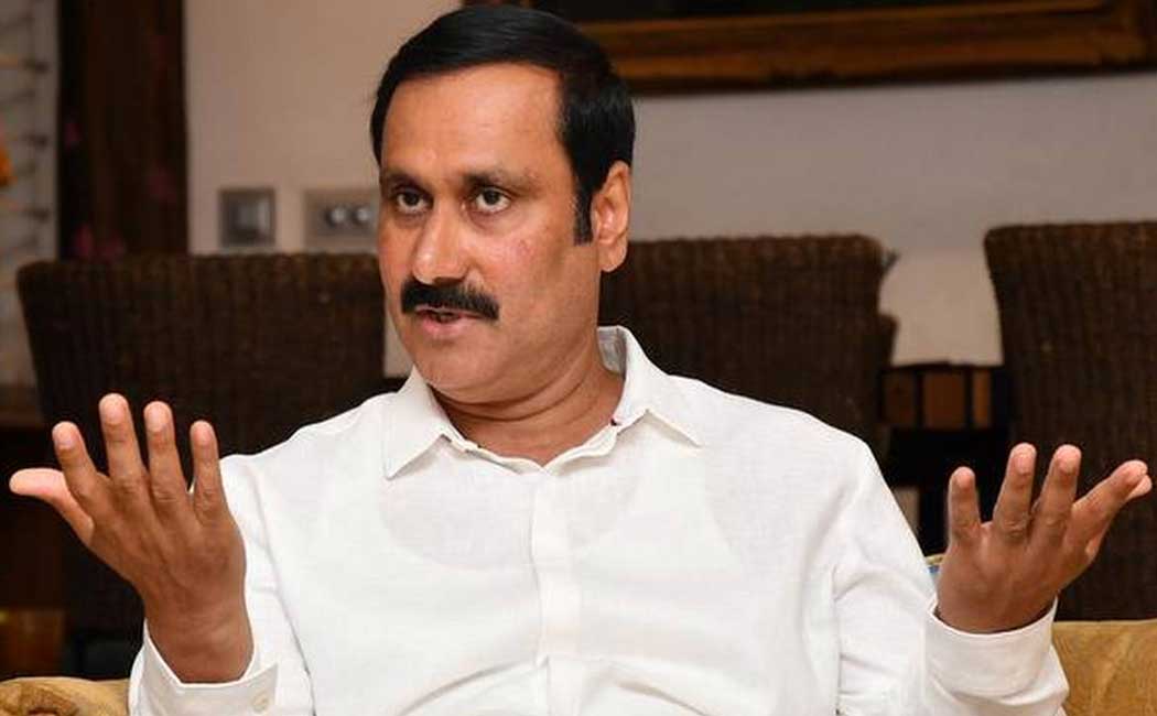 Anbumani Ramadass announces prize for women's hockey team