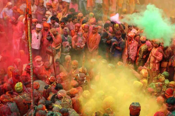 Tensions rise in UP ahead of Holi and Mosques covered with tarpaulins