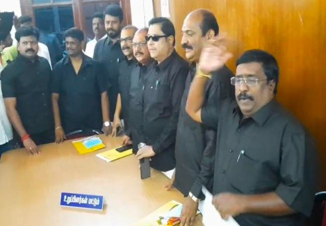 Puducherry Cm should leave the BJP alliance and resign dmk mla