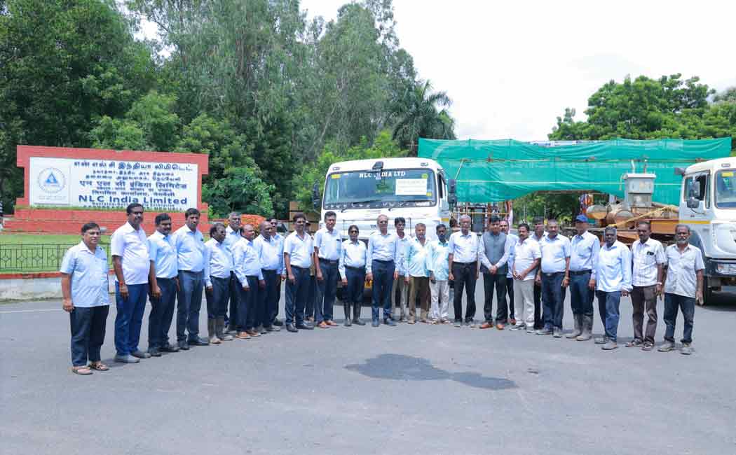 NLC send water suction pump to remove flood water in Chennai