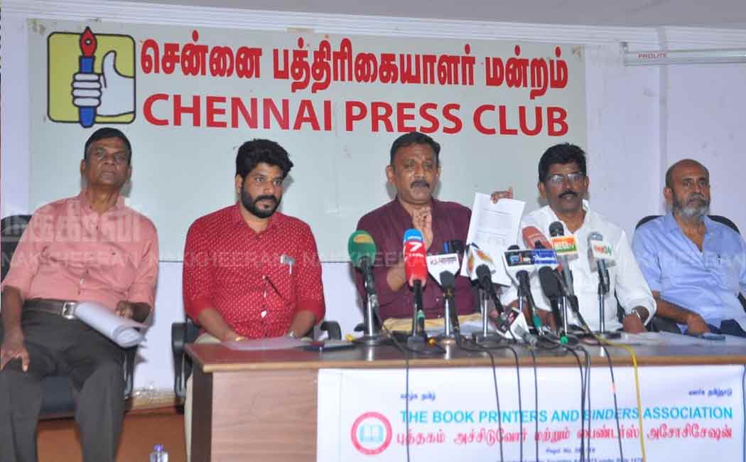 Textbook printing association meets journalists