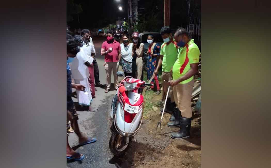 Russells viper snake enters into bike