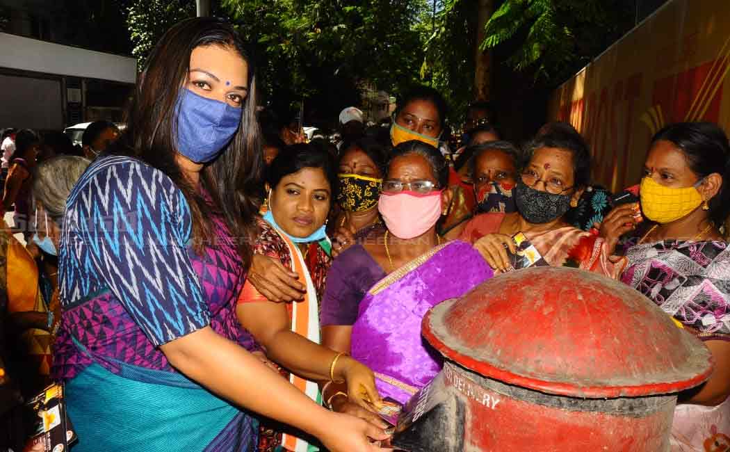 Hadras violence; Mahila Congress send a letter to UP chief minister, PM