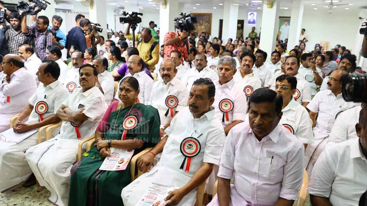 AIADMK's first working committee after the alliance (pictures)