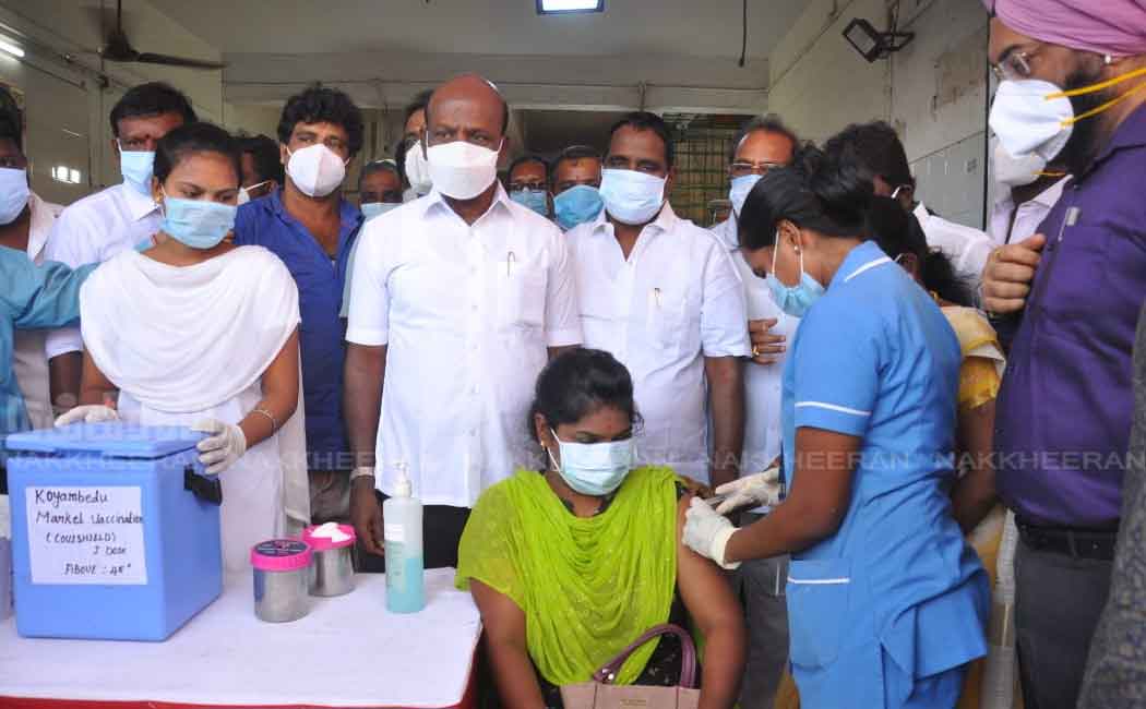 Health Minister and Commissioners inspecting koyambedu market