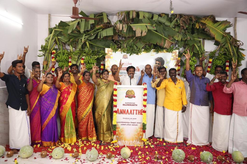 'Annatha' Selfie Booth - Vellore District Rajini Fan Club Launches Campaign Tour!