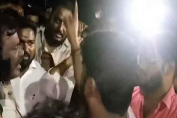 vijay condemns for police hit Tvk female executives