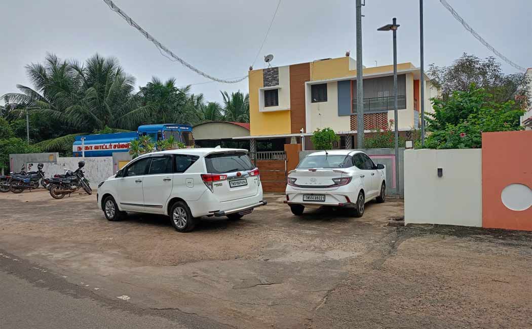 ED raids 5 places including AIADMK and BJP treasurer houses