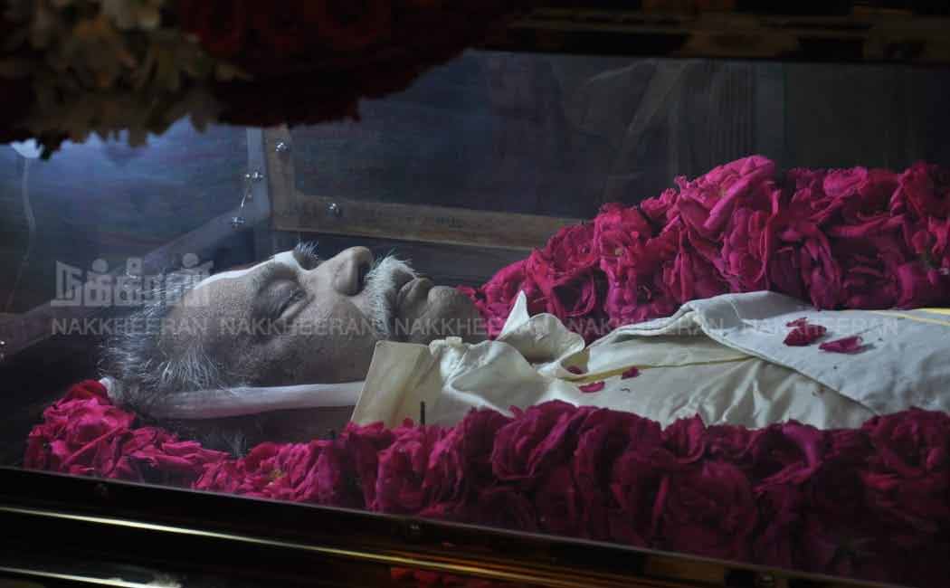 Chief Minister paid personal tribute to the body of the late Nallamanayudu!