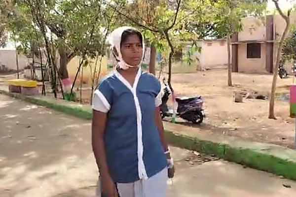 student came to write 12th public exam bandage after head injury