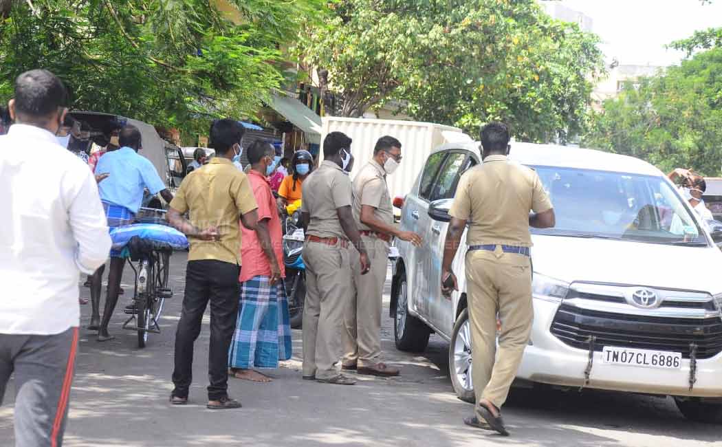 Police who confiscated vehicles without e-pass in chennai