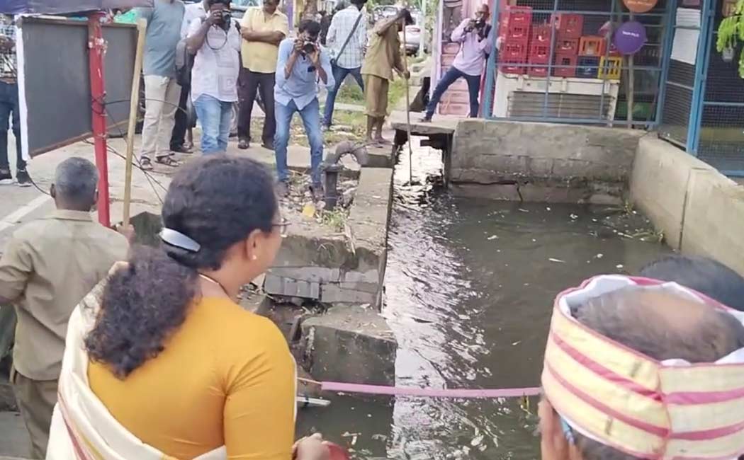public affected Rainwater overflowing the roads in vellore