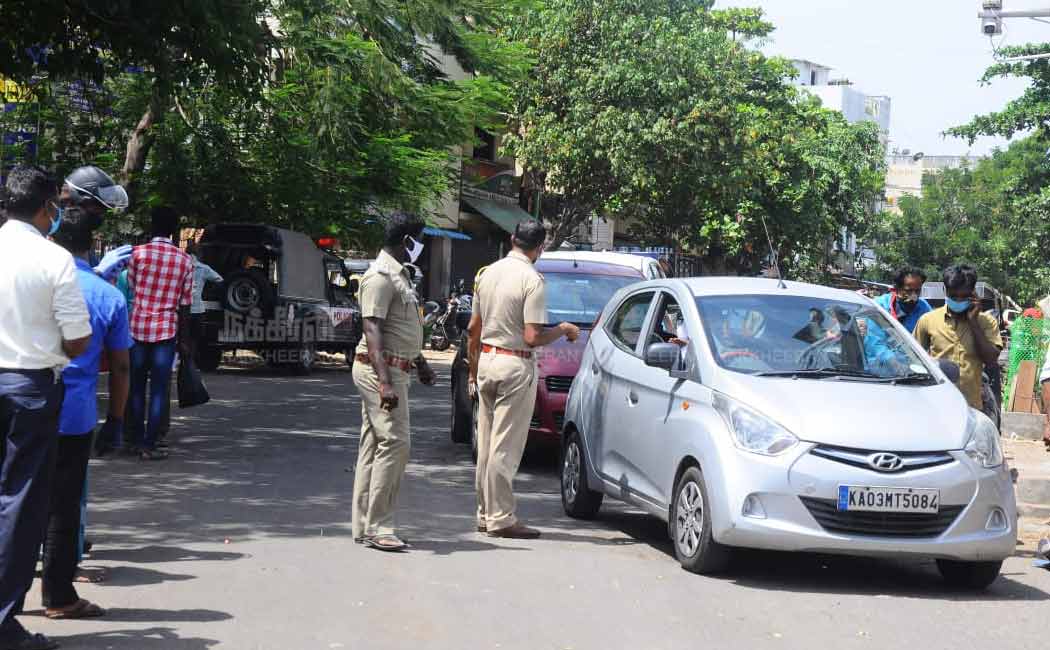 Police who confiscated vehicles without e-pass in chennai