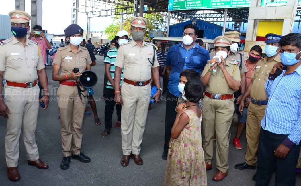 police made a Corona awareness to peoples