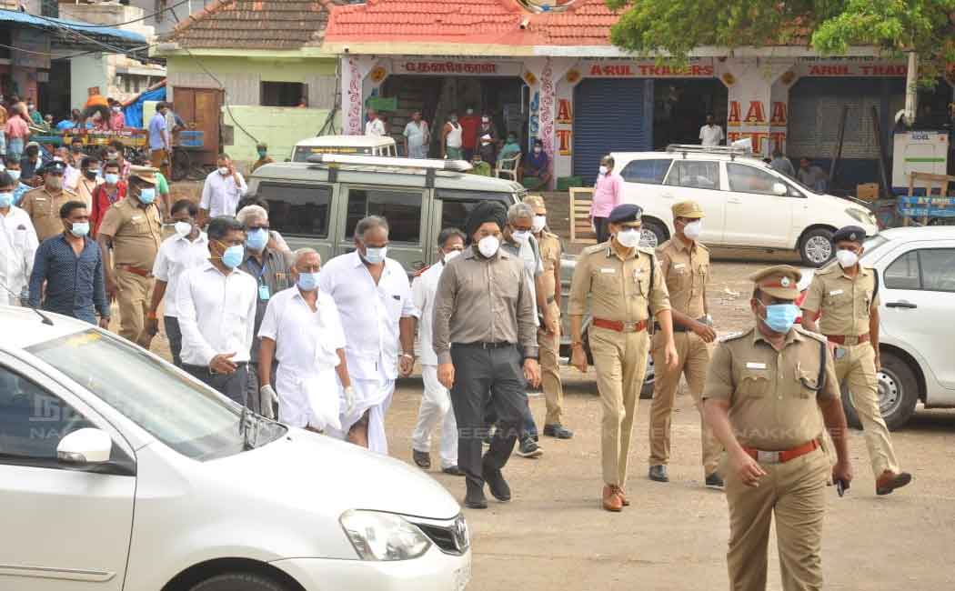 Corporation Commissioner visits koyambedu market