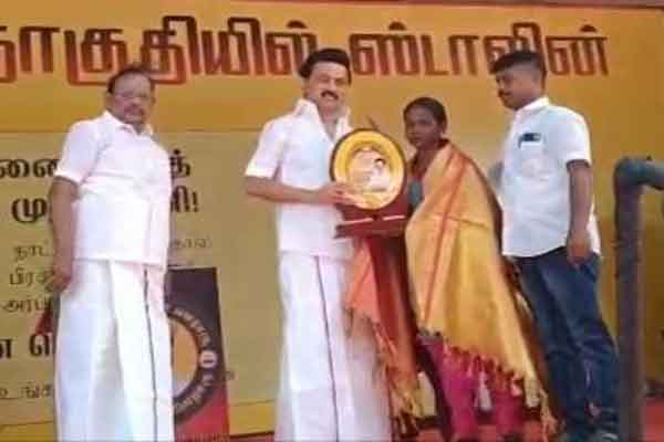 The girl who helped the city, Stalin praised on stage