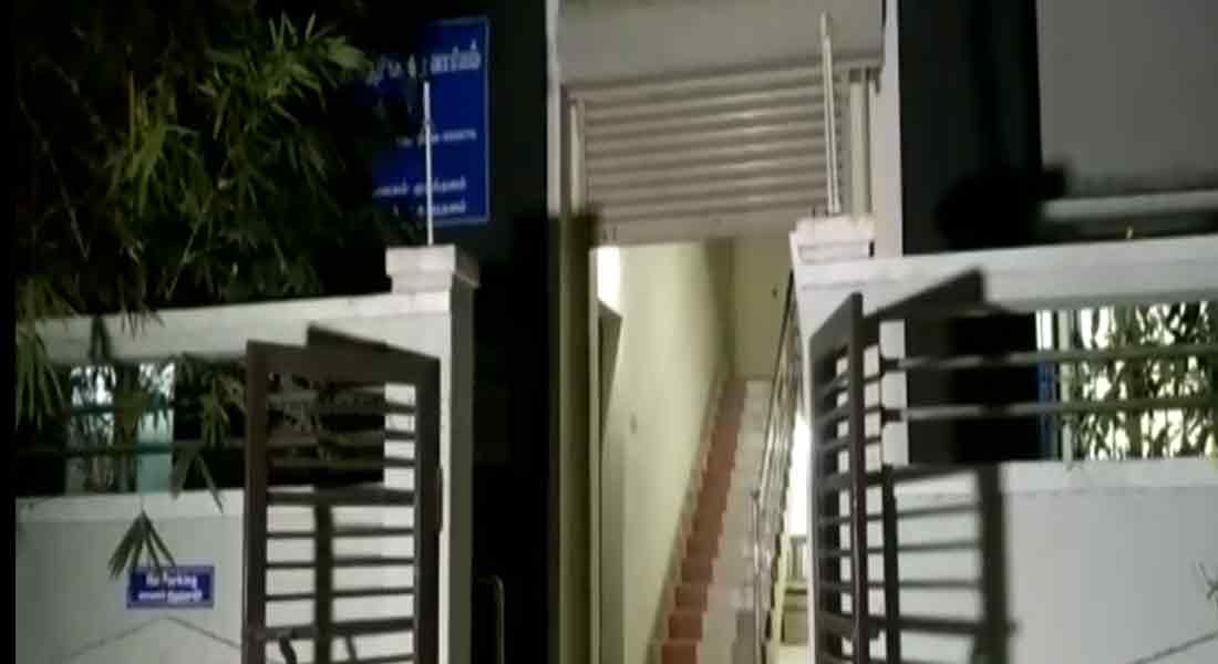 5000 bribe to get the sale papers... govt officer arrested