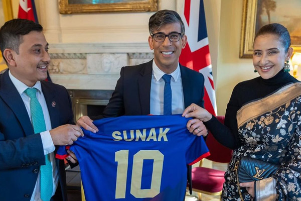 manisha koirala meets UK PM Rishi Sunak