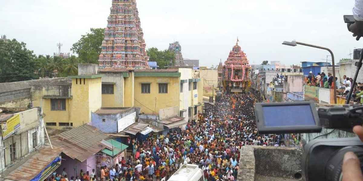 The Nellaiyapar Chariot floated in the flood of people