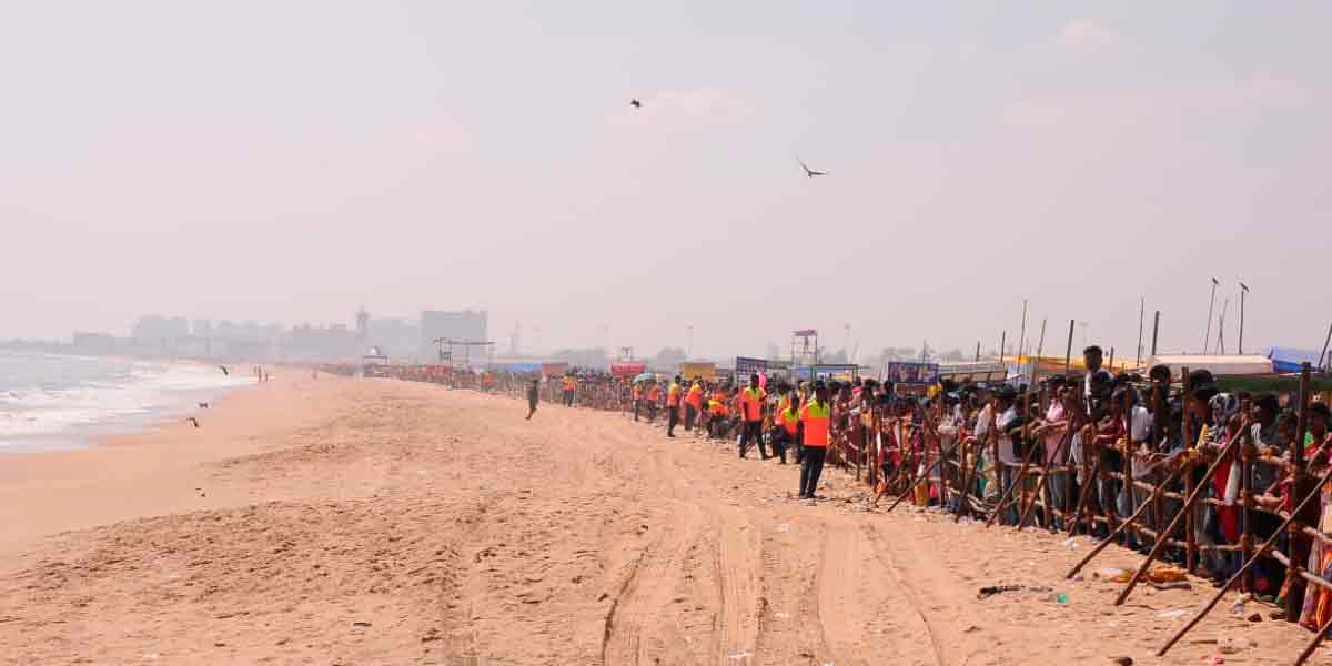 Crowds of people gathered at the pongal to see; Only allowed to admire the sea from a distance