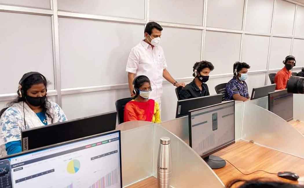 Dedicated phone number to report electricity related complaints ... Minister who inspected the service center