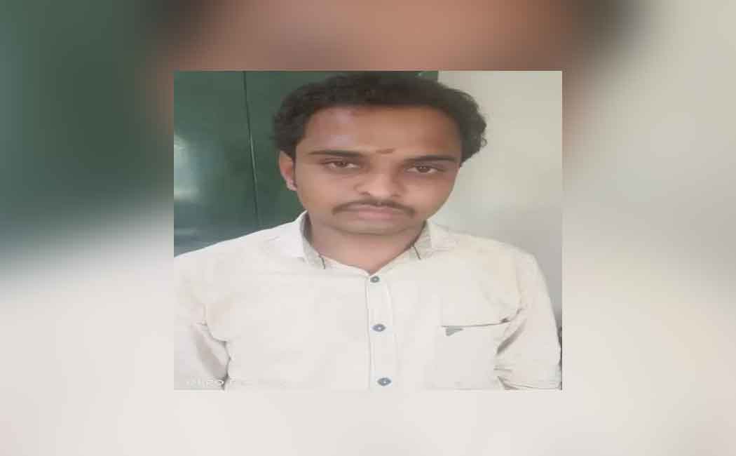 Surveyor caught while taking bribe!