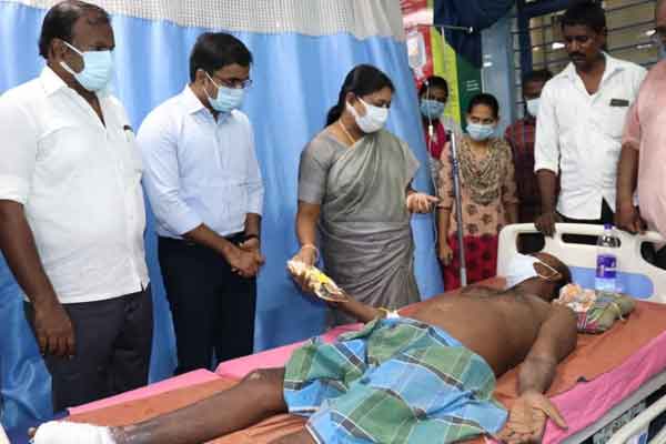 Mother's pregnant daughter killed in house collapse Minister who went in person!
