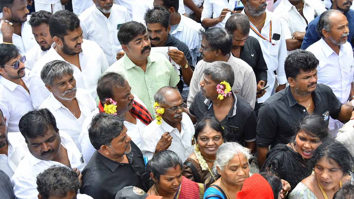 'Flower in the ear; Nellai Alva in mouth'- DMK struggle