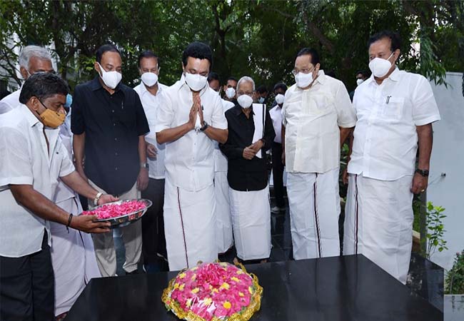 Chief Minister pays homage at Father Periyar Memorial!