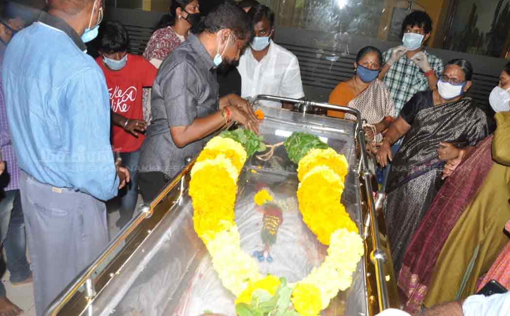 Nakkheeran Editor pay homage to vivek