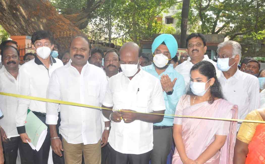 Minister Ma Subramanian giving Elanir to students