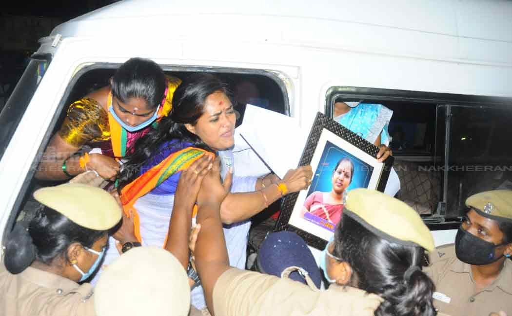 BJP women's team rally DMK Women's team on uttarpradhesh haritas!