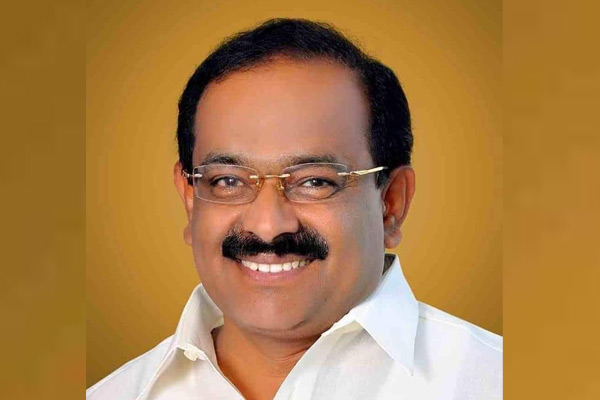 Minister sakkarapani New is conducting English classes for government school students at his own expense