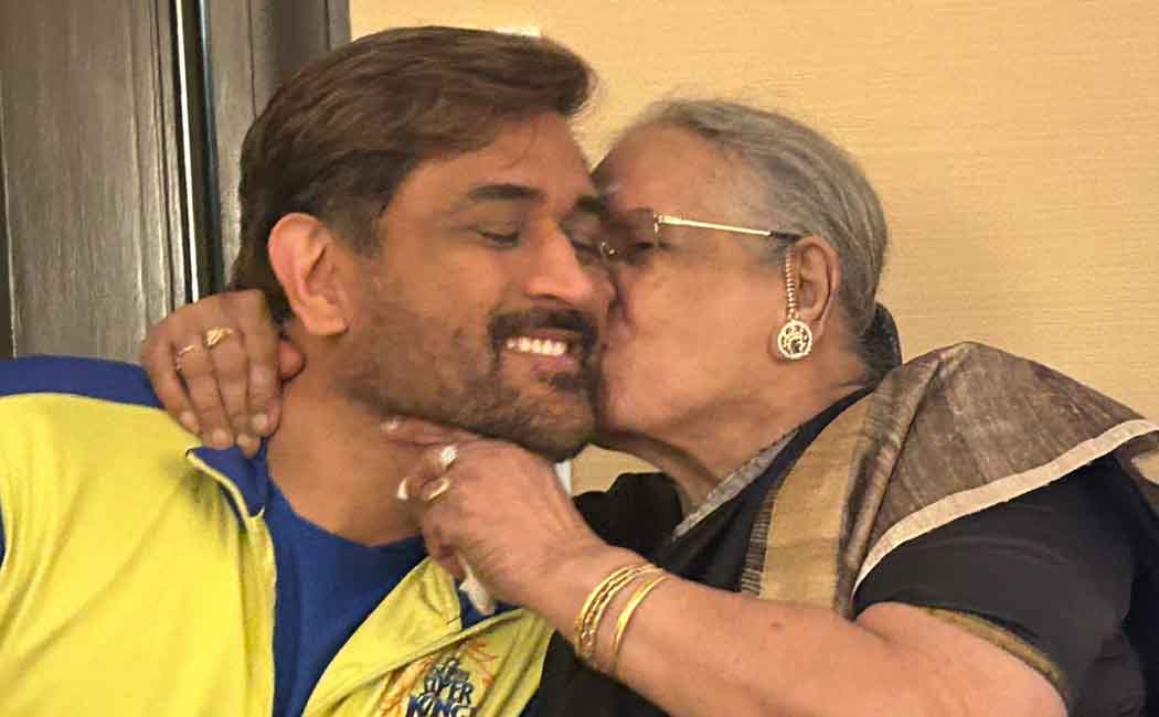 Mother-in-law who kissed Dhoni; Khushpu elasticity