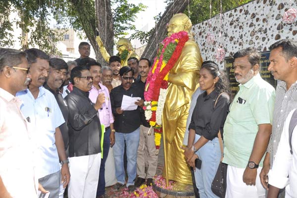 Tribute to Periyar statue in Erode