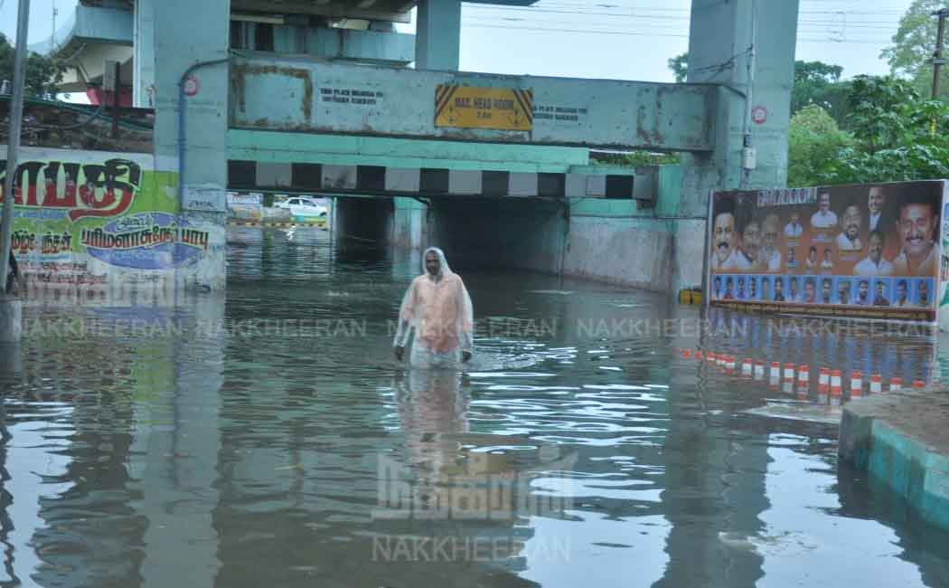 Heavy rain in Chennai; Rainwater on the roads! (pictures)