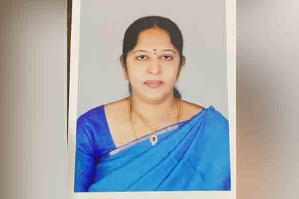 Who is the Mayor of Arcot? Is the DMK leader independent against the DMK candidate?