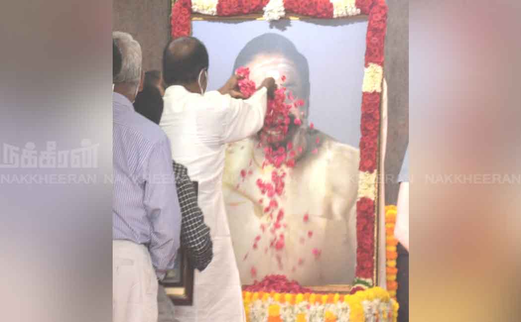 Chief Minister pays homage to Shivaji Ganesan statue