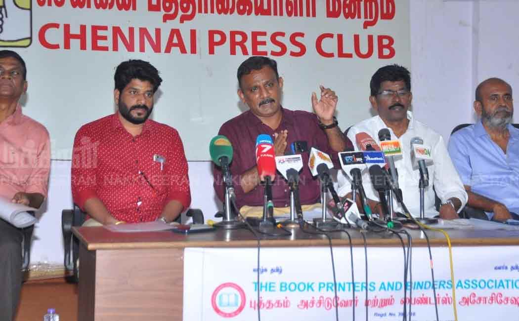 Textbook printing association meets journalists