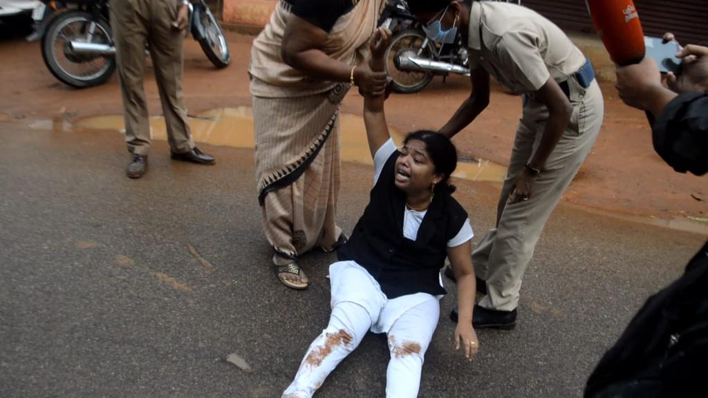 Dowry cruelty .... Female lawyer crying in front of husband's house!