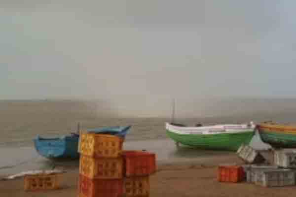 Whirling wind; Fishermen who ran for their lives!