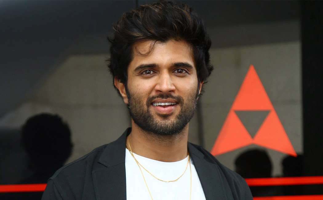 Vijay Deverakonda sends 100 fans to Manali