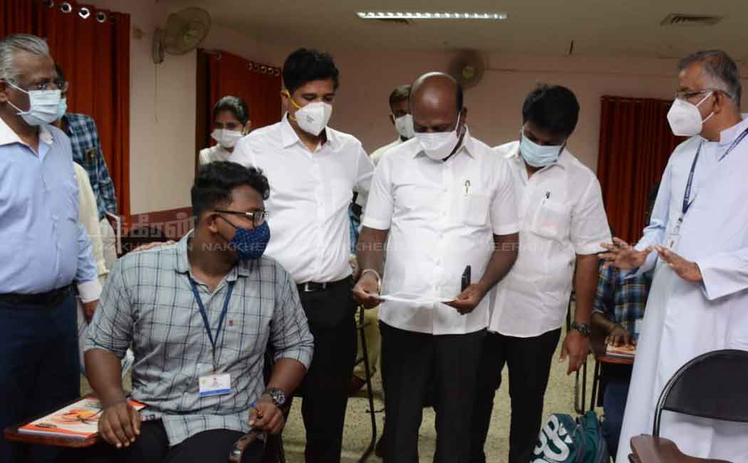 Corona vaccine for college students