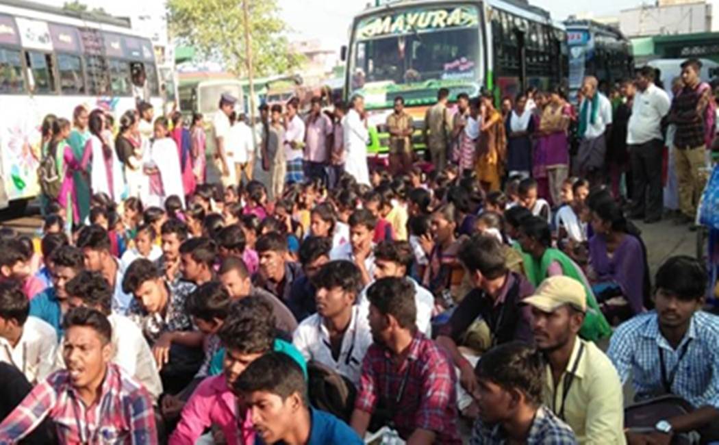 Ulundurpet College students