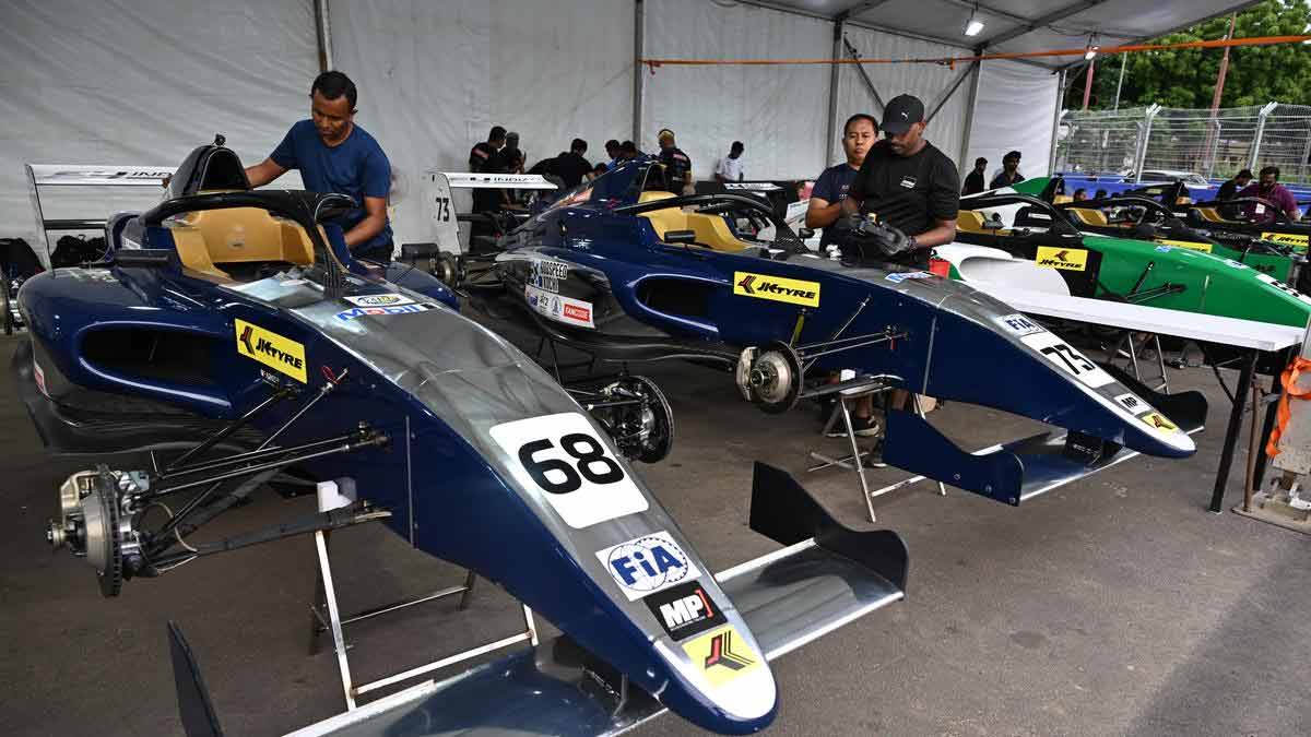 'A car race has been conducted to please someone' -Vijayabaskar reviews