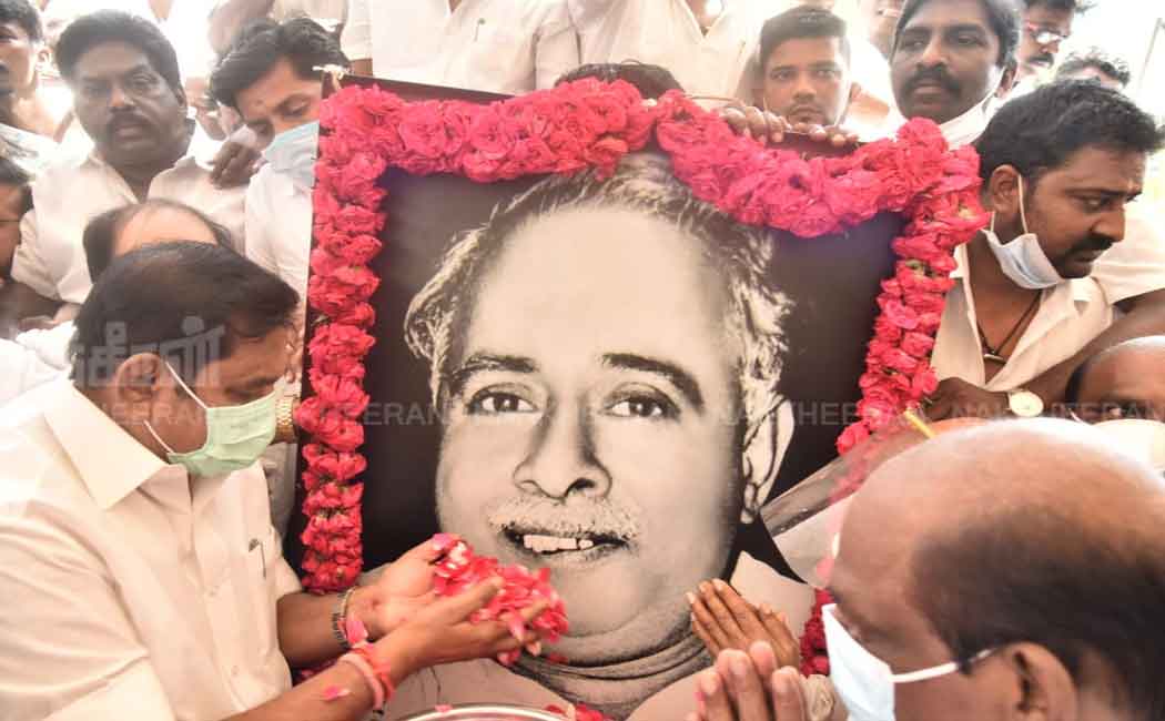 Brother's birthday; Palanichamy who paid homage by sprinkling flowers